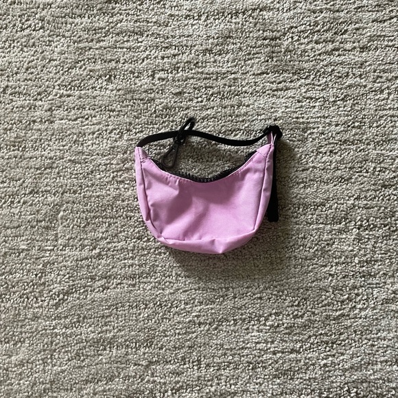 EUC BAGGU Medium nylon crescent crossbody in extra pink and crescent bag charm - Picture 3 of 6